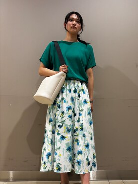 「INDIVI（インディヴィ）の【洗える／コットン】ドライタッチさらりニットT（ニット/セーター、グリーン系）」を使った、やまさん（レディース・171cm）の春コーディネート
