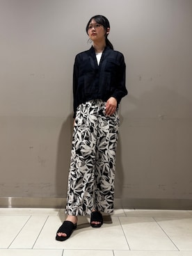 「INDIVI（インディヴィ）の【トレンド／2WAY】裾ドロスト付きシアーブラウスブルゾン（シャツ/ブラウス、ブルー系）」を使った、やまさん（レディース・171cm）の夏コーディネート
