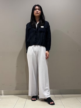 「INDIVI（インディヴィ）の【トレンド／2WAY】裾ドロスト付きシアーブラウスブルゾン（シャツ/ブラウス、ブルー系）」を使った、やまさん（レディース・171cm）の夏コーディネート