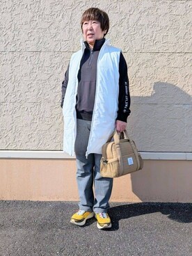 「adabat（アダバット）のエンボスネオプレーンカートバッグ（ハンドバッグ、ベージュ系）」を使った、leok1110さん（レディース）の冬コーディネート