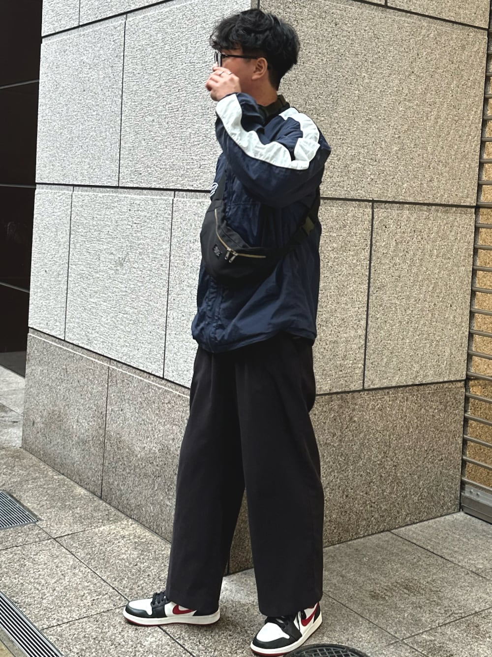 「LAKOLEのアイテム（ジャージ、ブルー系）」を使った、うさカフェさん（メンズ・178cm）の春コーディネートの1枚目の写真