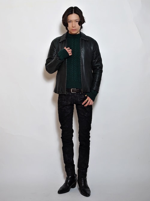 「COS（コス）のエンボスレザーベルト（ベルト）」を使った、Tsuguya/KwonSayaさん（メンズ・176cm）の春コーディネート