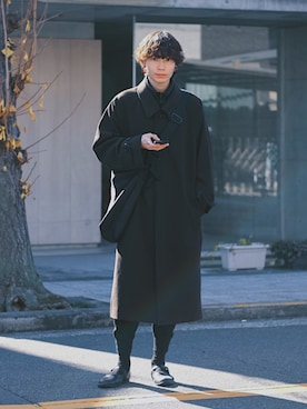 「EMMA CLOTHES（エマクローズ）のアイテム（ステンカラーコート）」を使った、Tsuguya/KwonSayaさん（メンズ・174cm）の冬コーディネート