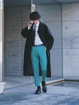 「EMMA CLOTHES（エマクローズ）のアイテム（ステンカラーコート）」を使った、Tsuguya/KwonSayaさん（メンズ・174cm）の冬コーディネート