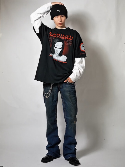 「giant Vintage(ジャイアントヴィンテージ)の【GIANT01】【Giant Vintage/ジャイアント ヴィンテージ】MARILYN MANSON MECHANICAL ANIMALS & BOLT OVERSIZED BOX SILHOUETTE T-SHIRTS(Tシャツ/カットソー)」を使った、Tsuguya/KwonSayaさん(メンズ・176cm)の秋コーディネート