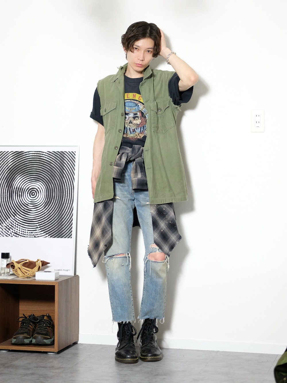Tsuguya/KwonSayaさんの「限定展開 Relax Fit リラックスフィット ブリーチ加工 オンブレチェック ネルシャツ（FREAK'S STORE）」を使ったコーディネートの1枚目の写真