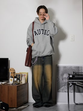 「アイテム（サングラス、ゴールド系）」を使った、Tsuguya/KwonSayaさん（メンズ・175cm）の秋コーディネート