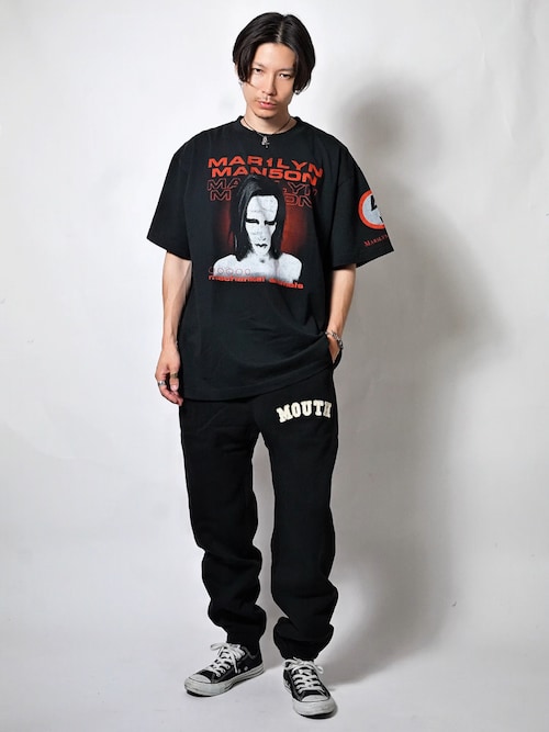 「NISHIMOTO IS THE MOUTH(ニシモト イズ ザ マウス)のSWEAT PANTS | NISHIMOTO IS THE MOUTH(スウェットパンツ)」を使った、Tsuguya/KwonSayaさん(メンズ・176cm)の夏コーディネート