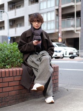 「EMMA CLOTHES（エマクローズ）のアイテム（ステンカラーコート）」を使った、Tsuguya/KwonSayaさん（メンズ・174cm）の冬コーディネート