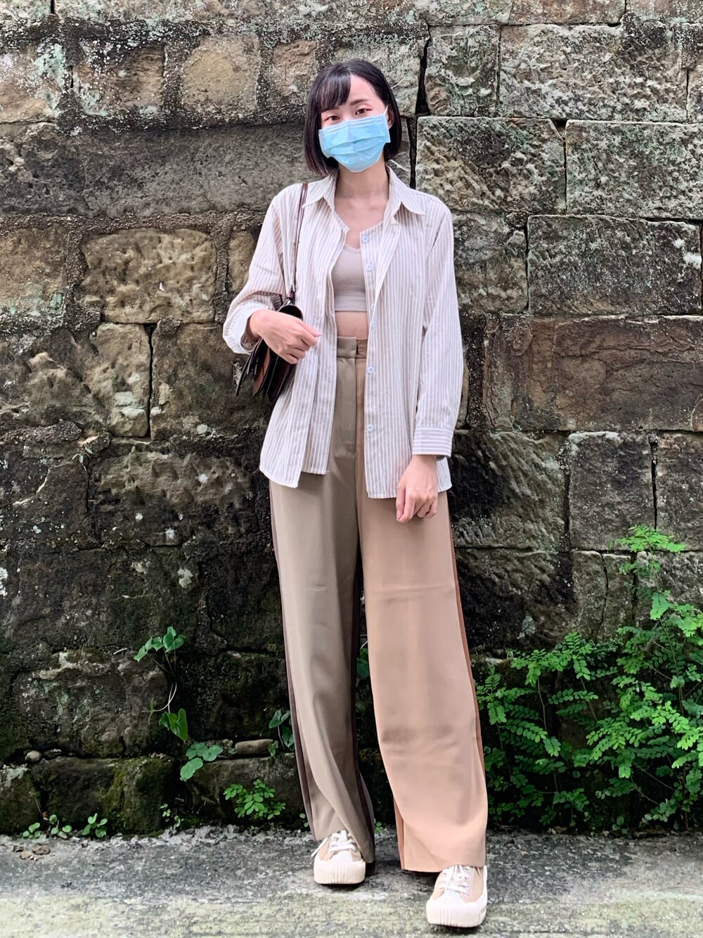 「ootd、dresseum、excelsior、Tnewties、CHARLES＆KEITH、スニーカー、スニーカーコーデ、ブラウス、ブラウスコーデ、ブラウス×スカート、ストライプ、ストライプシャツ」｜「CHARLES & KEITHのイロンゲイテッド サドルバッグ / Elongated Saddle Bag（ショルダーバッグ、ブラウン系）」を使った、Maureenさん（レディース・155cm）の春コーディネートの1枚目の写真