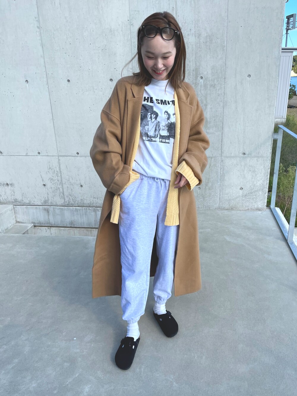 「スウェットパンツ、シンプルコーデ、オトナカジュアル、ラクチンコーデ、冬、今日のコーデ、プチプラコーデ」｜「BIRKENSTOCKのビルケンシュトック ボストン/Boston  (ナロー)（サンダル、ブラック系）」を使った、mioさん（レディース・165cm）の秋コーディネートの1枚目の写真