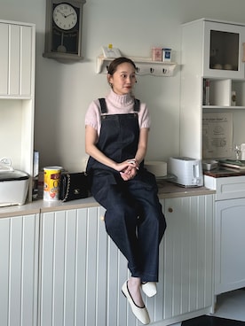 「mignon（ミニョン）のアイテム（オールインワン・サロペット）」を使った、mioさん（レディース・165cm）の冬コーディネート