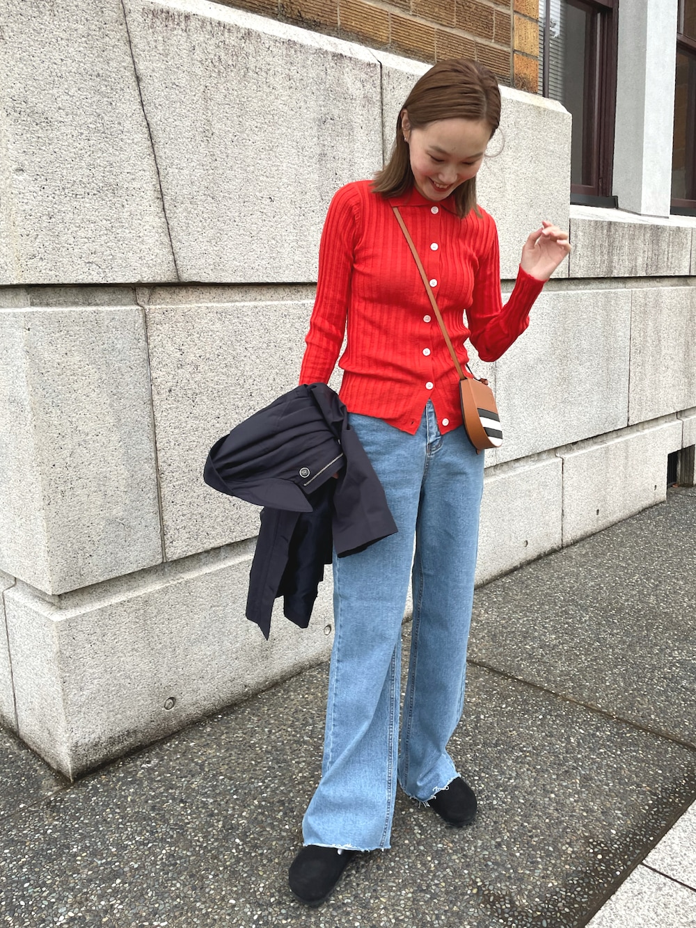 「きれいめカジュアル、だから秋服が好き、パンツスタイル、秋冬コーデ、リラックススタイル、韓国ファッション、ショルダーバッグ」｜「BIRKENSTOCKのビルケンシュトック ボストン/Boston  (ナロー)（サンダル、ブラック系）」を使った、mioさん（レディース・165cm）の秋コーディネートの1枚目の写真