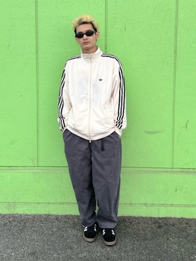 FREAK'S STORE HEAD OFFICE MENさんの（adidas | アディダス）を使ったコーディネート