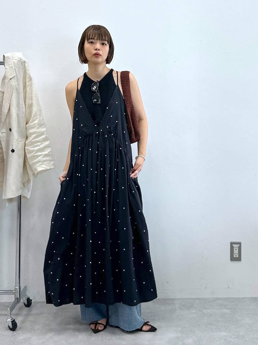 「apart by lowrys、ワンピース、高身長、ワントーン、カジュアル、テーマパーク、デート/ロマンティック、女子会、SNAP_apart by lowrys、セールミックスコーデ_apart by lowrys」｜「A part byのクロスフラットサンダル（サンダル、ブラウン系）」を使った、ａｉｋａさん（レディース・168cm）の夏コーディネートの1枚目の写真