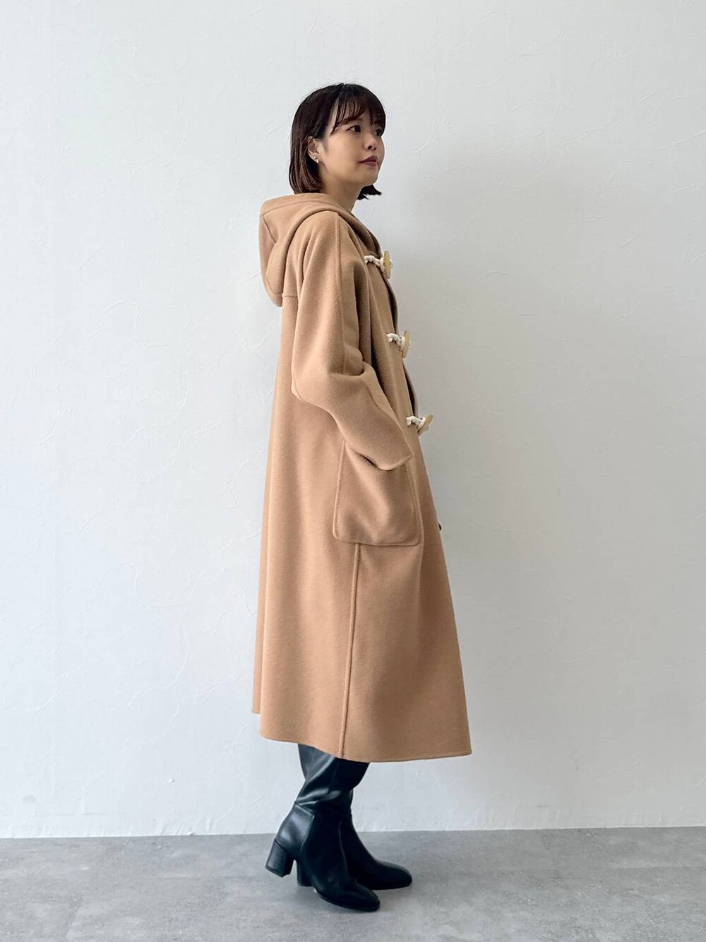 「高身長、ワントーン、カジュアル、コート、バッグ、テーマパーク、女子会、SNAP_apart by lowrys、apart by lowrys、ブーツ、デート/ロマンティック」｜「A part byのスーパ100ウールダッフルコート（ダッフルコート、ブラウン系）」を使った、ａｉｋａさん（レディース・168cm）の秋コーディネートの1枚目の写真