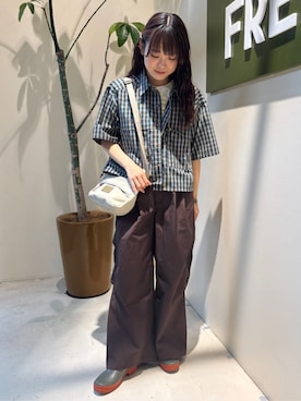 「FREAK'S STORE（フリークスストア）のFIT MAGIC マーベルト タックワイドパンツ/ウエストゴム（チノパンツ、ブラウン系）」を使った、FREAK'S STORE HEAD OFFICE WOMENさん（レディース・160cm）の春コーディネート