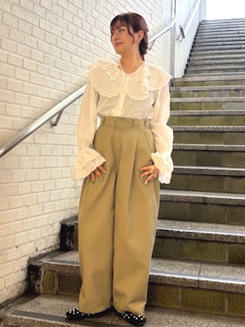「Dickies（ディッキーズ）のDickies × Freada/ディッキーズ Dickies 別注 カーブワイドパンツ（その他パンツ、ベージュ系）」を使った、FREAK'S STORE HEAD OFFICE WOMENさん（レディース・154cm）の秋コーディネート