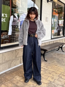 「FREAK'S STORE（フリークスストア）のSOMETHING × FREAK'S STORE/サムシング 別注 TUCK CURVE WIDE DENIM/タックカーブ ワイドデニム/バレルパンツ（デニムパンツ、ブルー系）」を使った、FREAK'S STORE HEAD OFFICE WOMENさん（レディース・154cm）の秋コーディネート