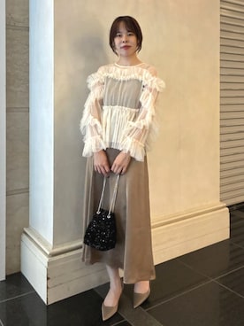 「FREAK'S STORE（フリークスストア）の限定展開　チュール フリル ブラウス × キャミ ワンピース セット（ドレス、ベージュ系）」を使った、FREAK'S STORE HEAD OFFICE WOMENさん（レディース・154cm）の秋コーディネート