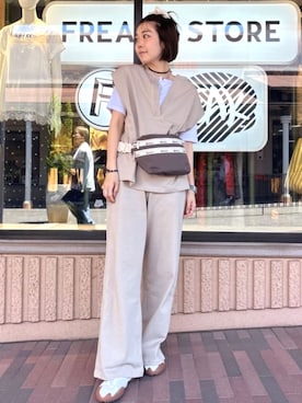 「FREAK'S STORE（フリークスストア）の限定展開　Vネック フレンチ スリーブ パンツ セットアップ(カットソー・パンツ)（その他パンツ、ベージュ系）」を使った、FREAK'S STORE HEAD OFFICE WOMENさん（レディース・160cm）の春コーディネート