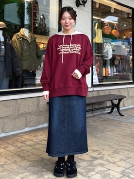 「FREAK'S STORE（フリークスストア）のUSAコットン デニムミディスカート（デニムスカート、ブルー系）」を使った、FREAK'S STORE HEAD OFFICE WOMENさん（レディース・154cm）の秋コーディネート