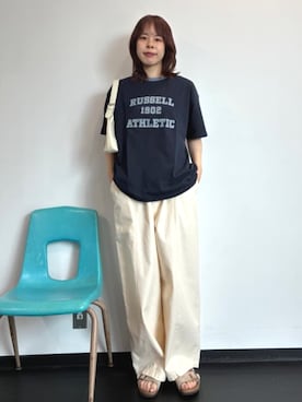 「FREAK'S STORE（フリークスストア）の限定展開　イージー ボリューム バックツイル パンツ（カーゴパンツ、ベージュ系）」を使った、FREAK'S STORE HEAD OFFICE WOMENさん（レディース・159cm）の夏コーディネート