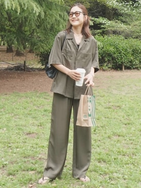「アイテム（スラックス、グリーン系）」を使った、Meg.さん（レディース・163cm）の春コーディネート