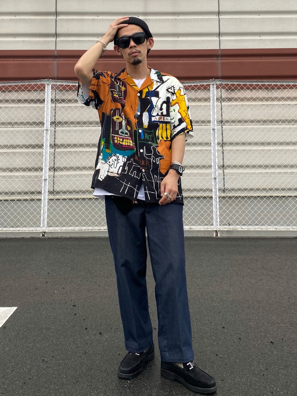 「柄シャツ、アロハシャツ、ストリート、オープンカラーシャツ、ローファー、革靴、デニムパンツ、ワイドパンツ、ゆるコーデ、リラックススタイル」｜「WACKO MARIAのアイテム（シャツ/ブラウス、オレンジ系）」を使った、TogAさん（メンズ・165cm）の夏コーディネートの1枚目の写真