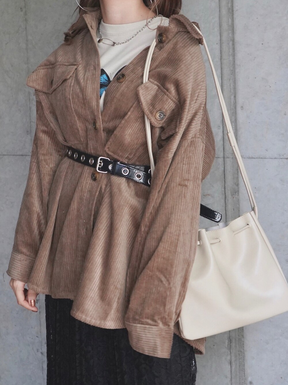 「コーデュロイ、シャツジャケット、ロングシャツ、モカ、ブラウン、BROWN、きれいめカジュアル、キレイめカジュアル、オトナカワイイ、大人かわいい、オトナガーリー、大人ガーリー、カジュアルガーリー、スカートスタイル、淡色コーデ」｜「A.D.GのCorduroy Long Shirts Jacket (mocha)（その他アウター、ブラウン系）」を使った、A.D.Gさん（レディース・150cm）の冬コーディネートの1枚目の写真
