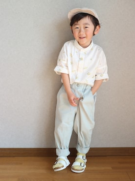 「アイテム（チノパンツ）」を使った、Su,Um,Riさん（キッズ・130cm）の春コーディネート