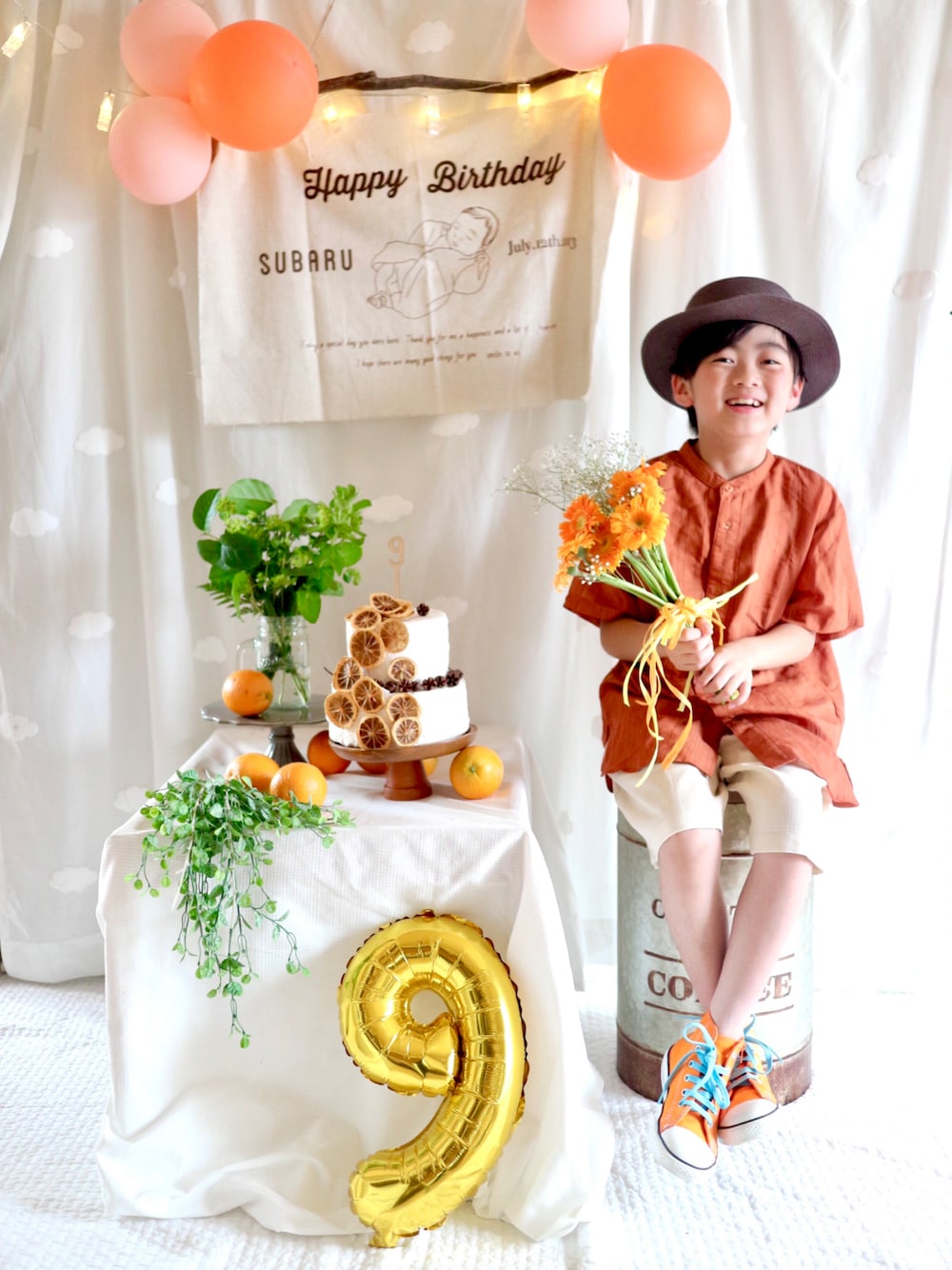 「誕生日、おめでとう！、オレンジ、ハーフパンツ、カンカン帽、夏コーデ、男の子、記念日コーデ」｜「LOWRYS FARMのドレスチュニックシャツ　956358（シャツ/ブラウス、オレンジ系）」を使った、Su,Um,Riさん（キッズ・120cm）の夏コーディネートの1枚目の写真
