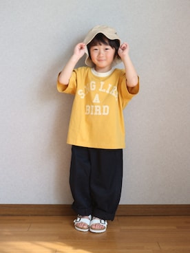 「アイテム（チノパンツ）」を使った、Su,Um,Riさん（キッズ・130cm）の春コーディネート