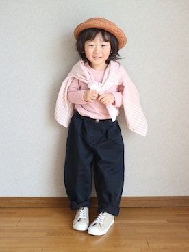 「春服デビュー宣言」｜「アイテム（チノパンツ）」を使った、Su,Um,Riさん（キッズ・130cm）の春コーディネート