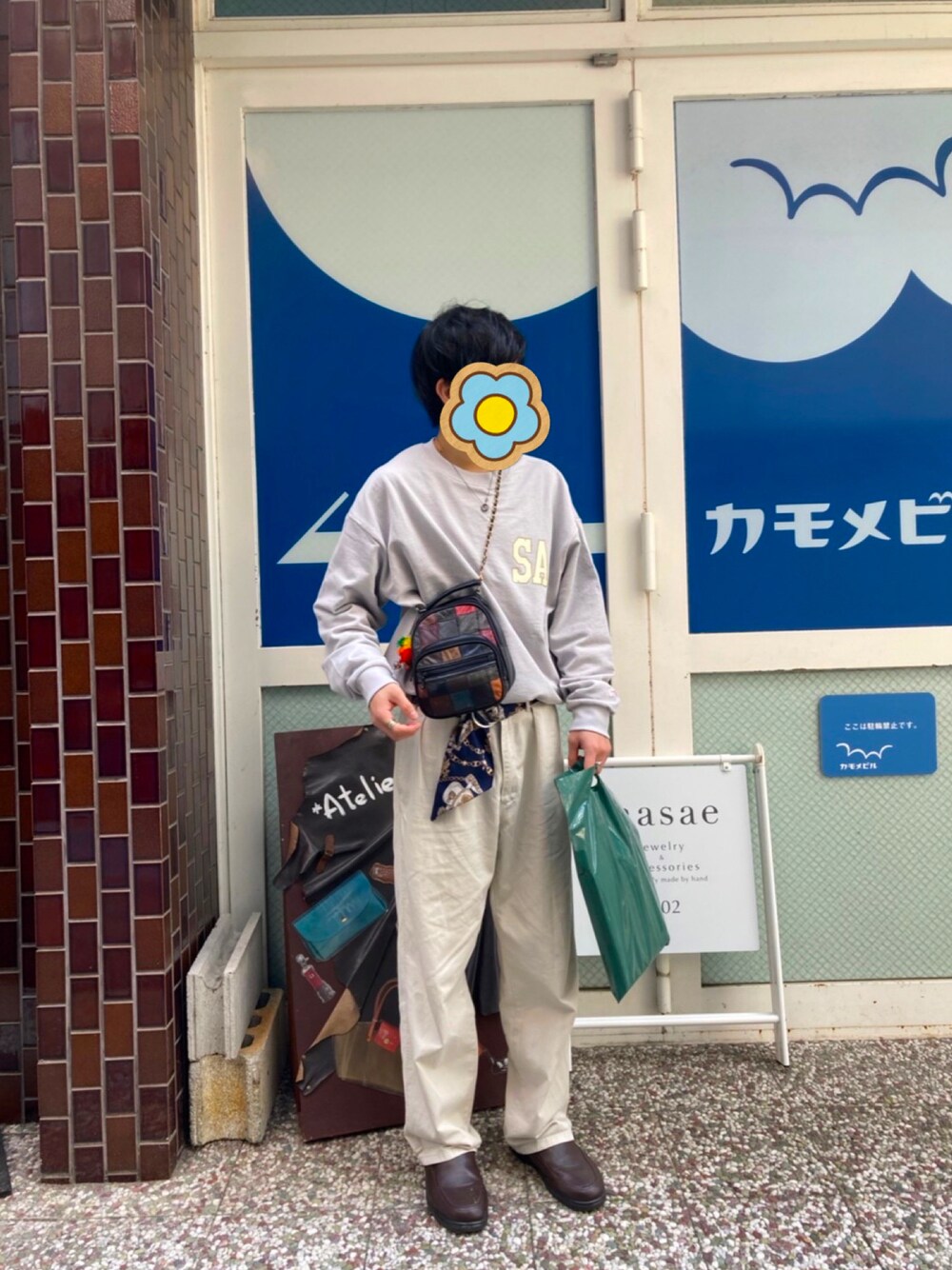 「春服みてみて、おしゃれさんと繋がりたい、ゆるコーデ、いいね、save、フォローお願いします🤑、smith's、ワントーンコーデ、フォローミー、ラルフローレン、ローファー」｜「SMITH'SのSMITH'S(スミス)別注裏毛クルーネックスウェット22SS（WEB限定カラー）（スウェット、グレー系）」を使った、たいやきさん（メンズ・172cm）の春コーディネートの1枚目の写真