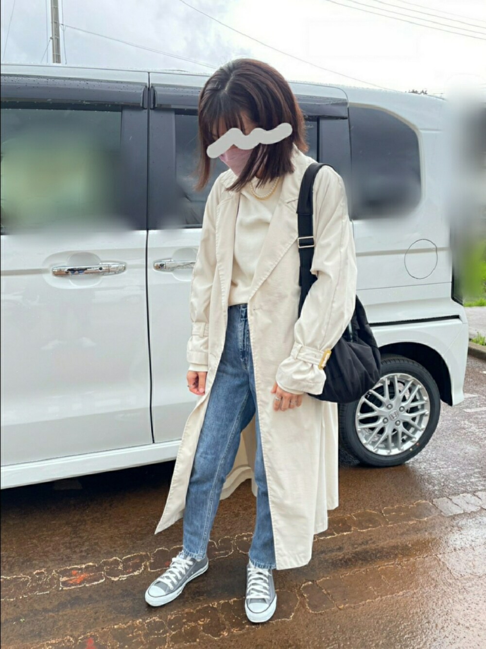 「春、お出かけコーデ、シンプルコーデ、休日スタイル、大人女子、春アウター、トレンチコート、デニム、パンツスタイル、オトナカジュアル、カジュアル」｜「F by ROSSOのF by ROSSO　パール×チェーン2連ネックレス（ネックレス、ホワイト系）」を使った、mayuさん（レディース・160cm）の春コーディネートの1枚目の写真