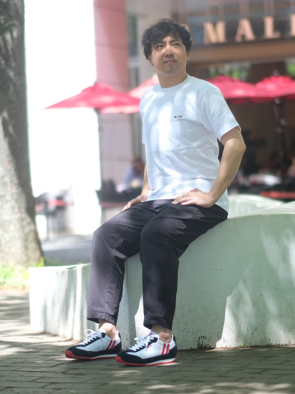 「Patrick、スニーカースタイル、スニーカーコーデ、スニーカー、curly、夏コーデ、シンプル、シンプルコーデ」｜「PATRICKのティーシャツ｜MARATHON 30th-T（WHT）（Tシャツ/カットソー、ホワイト系）」を使った、LB_YAMAZAKIさん（メンズ・176cm）の夏コーディネートの1枚目の写真