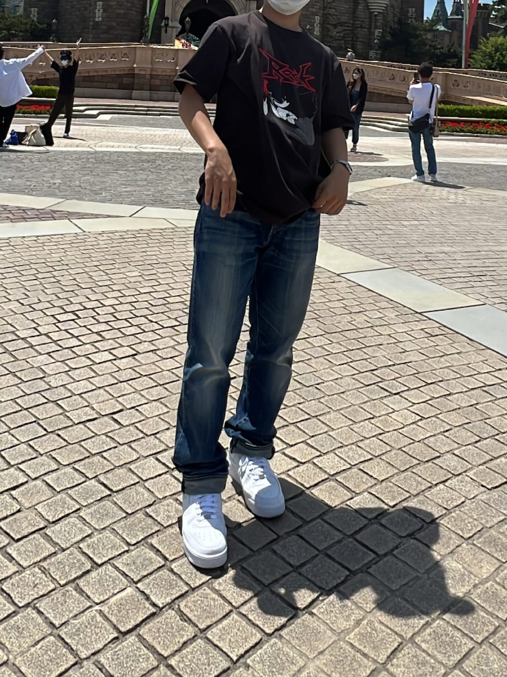 「ディズニー、ディズニーコーデ、お洒落さんとつながりたい、Tシャツ」｜「NIKEのナイキ エア フォース 1 '07 メンズシューズ / Nike Air Force 1 '07 Men's Shoes CW2288-111 White（スニーカー、ホワイト系）」を使った、あゆたさん（メンズ・169cm）の夏コーディネートの1枚目の写真