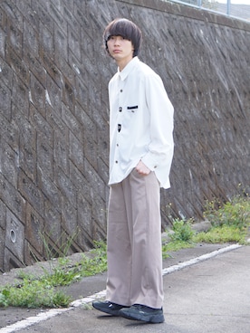 「DOOPZ（ドープス）のアイテム（スラックス）」を使った、uchiさん（メンズ・177cm）の春コーディネート