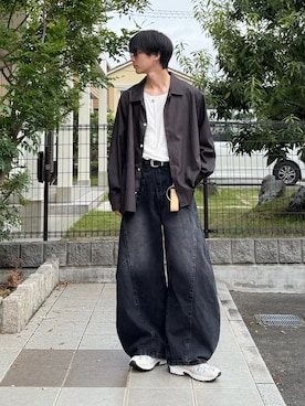 「mushwear（マッシュウェア）のワイドバギー ウォッシュドデニムパンツ（デニムパンツ）」を使った、uchiさん（メンズ・177cm・20代）の秋コーディネート