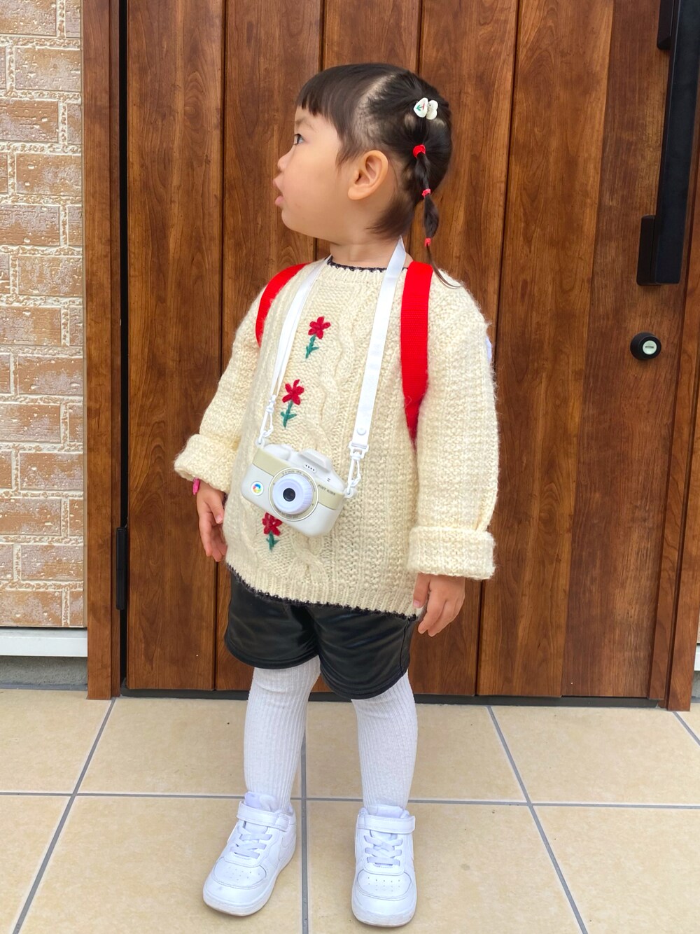 「ニット、2歳、シンプルコーデ、古着、レザー」｜「ZARA KIDSのアイテム（ニット/セーター、ホワイト系）」を使った、kohareさん（キッズ・90cm）の冬コーディネートの1枚目の写真