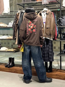 「PBLIM（ページボーイリム）の《UNISEX》スラブブリーチデニム（デニムパンツ）」を使った、かなうさん（メンズ・172cm）の秋コーディネート