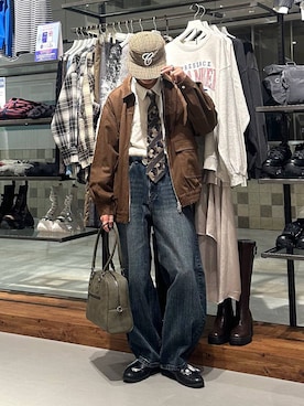 「アイテム（ボストンバッグ）」を使った、かなうさん（メンズ・172cm）の秋コーディネート