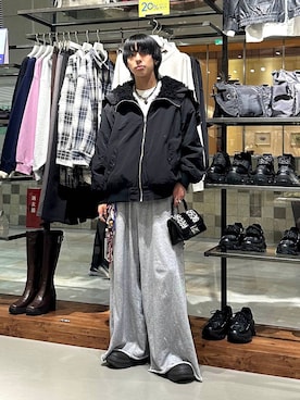 「PAGEBOY（ページボーイ）のサイドタックルーズウラケパンツ/イージーパンツ【4color・2size】（スウェットパンツ）」を使った、かなうさん（メンズ・172cm）の秋コーディネート