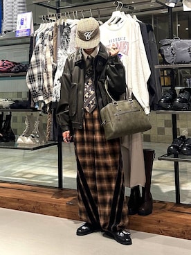 「アイテム（ボストンバッグ）」を使った、かなうさん（メンズ・172cm）の秋コーディネート