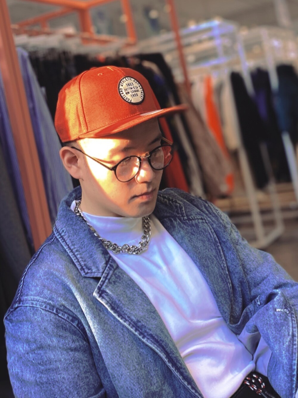 「UNIQLO、冬コーデ」｜「Inxxのアイテム（デニムジャケット、ブルー系）」を使った、aaronyaoさん（メンズ・168cm）の冬コーディネートの1枚目の写真