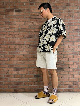 「DANKE SCHON（ダンケシェーン）のDankeSchon/ダンケシェーン/OPEN COLLAR SSH B.FLOWER（シャツ/ブラウス、ブラック系）」を使った、takuya satoさん（メンズ・182cm）の夏コーディネート