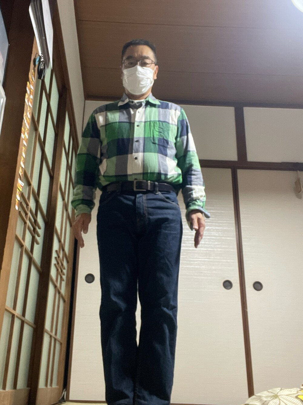 「levis」｜「Levi'sのアイテム（デニムパンツ、ブルー系）」を使った、りょうすけさん（メンズ・167cm）の冬コーディネートの1枚目の写真