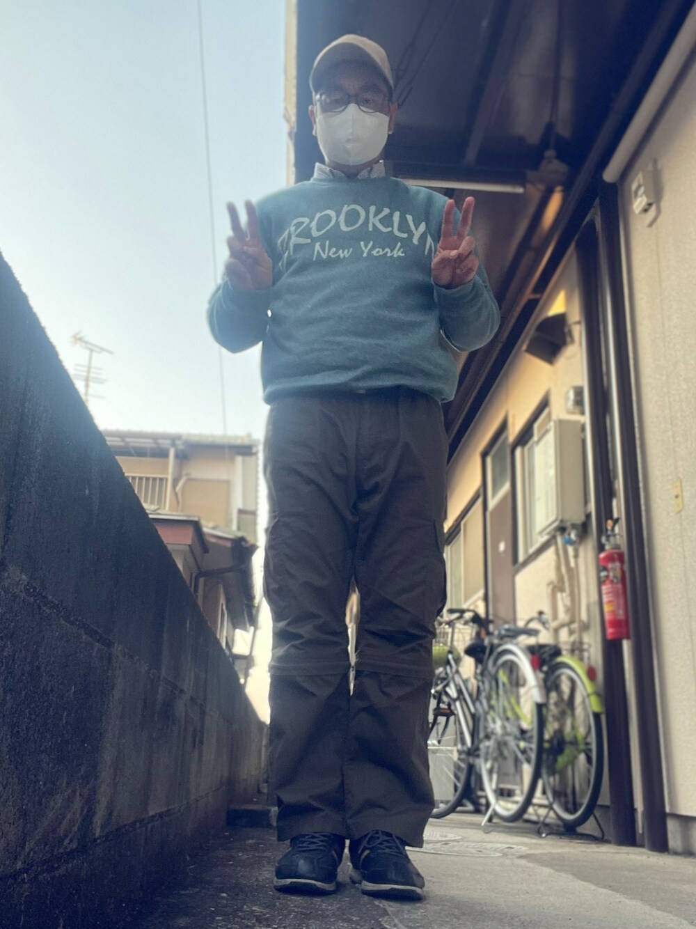 「しまむらのアイテム（カーゴパンツ、グリーン系）」を使った、りょうすけさん（メンズ・167cm）の春コーディネートの1枚目の写真