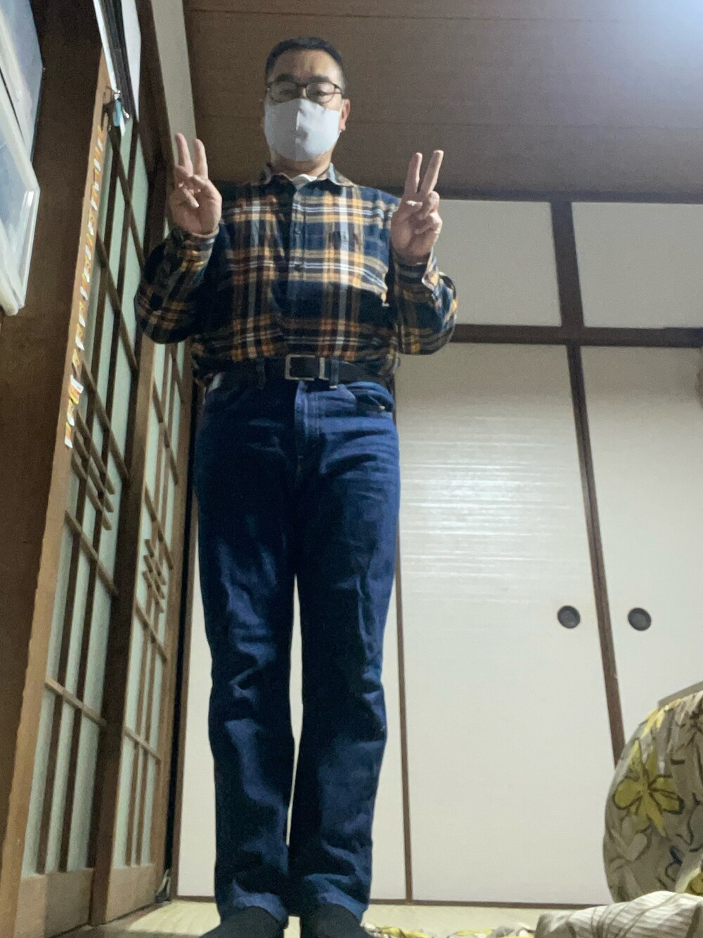 「levis」｜「Levi'sのアイテム（デニムパンツ、ブルー系）」を使った、りょうすけさん（メンズ・167cm）の冬コーディネートの1枚目の写真